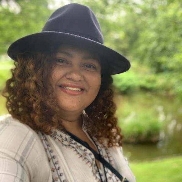 Meet your Posher, Stephanie - Picture 1 of 1